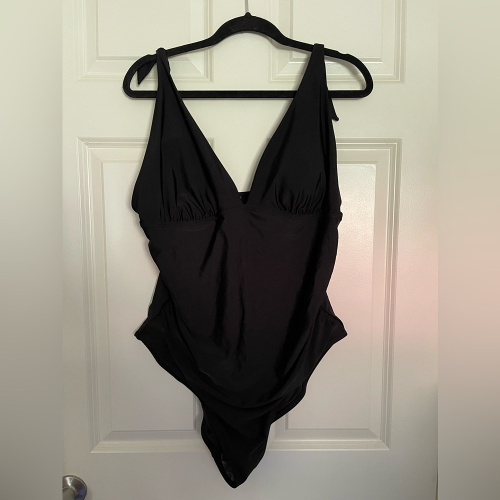 Old Navy Black Bathing Suit Plunge Neckline XXL Plus Size
